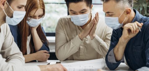 business-people-wearing-medical-masks-work